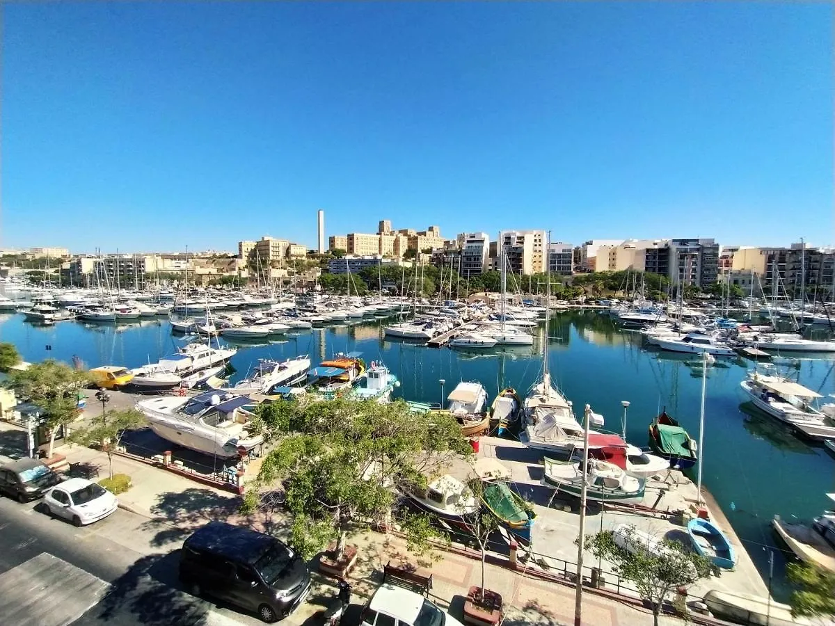 2 Bedroom, Bright & Central Top Floor Apartment - 5 Msida