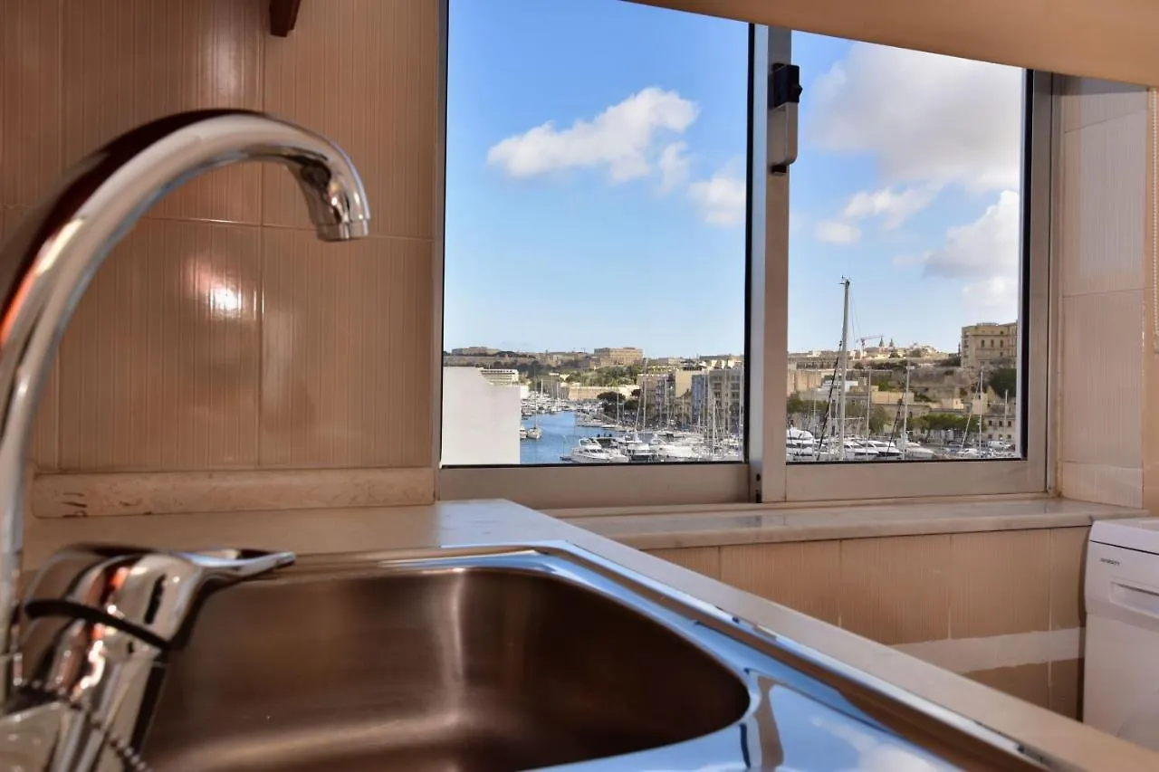 2 Bedroom, Bright & Central Top Floor Apartment - 5 Msida