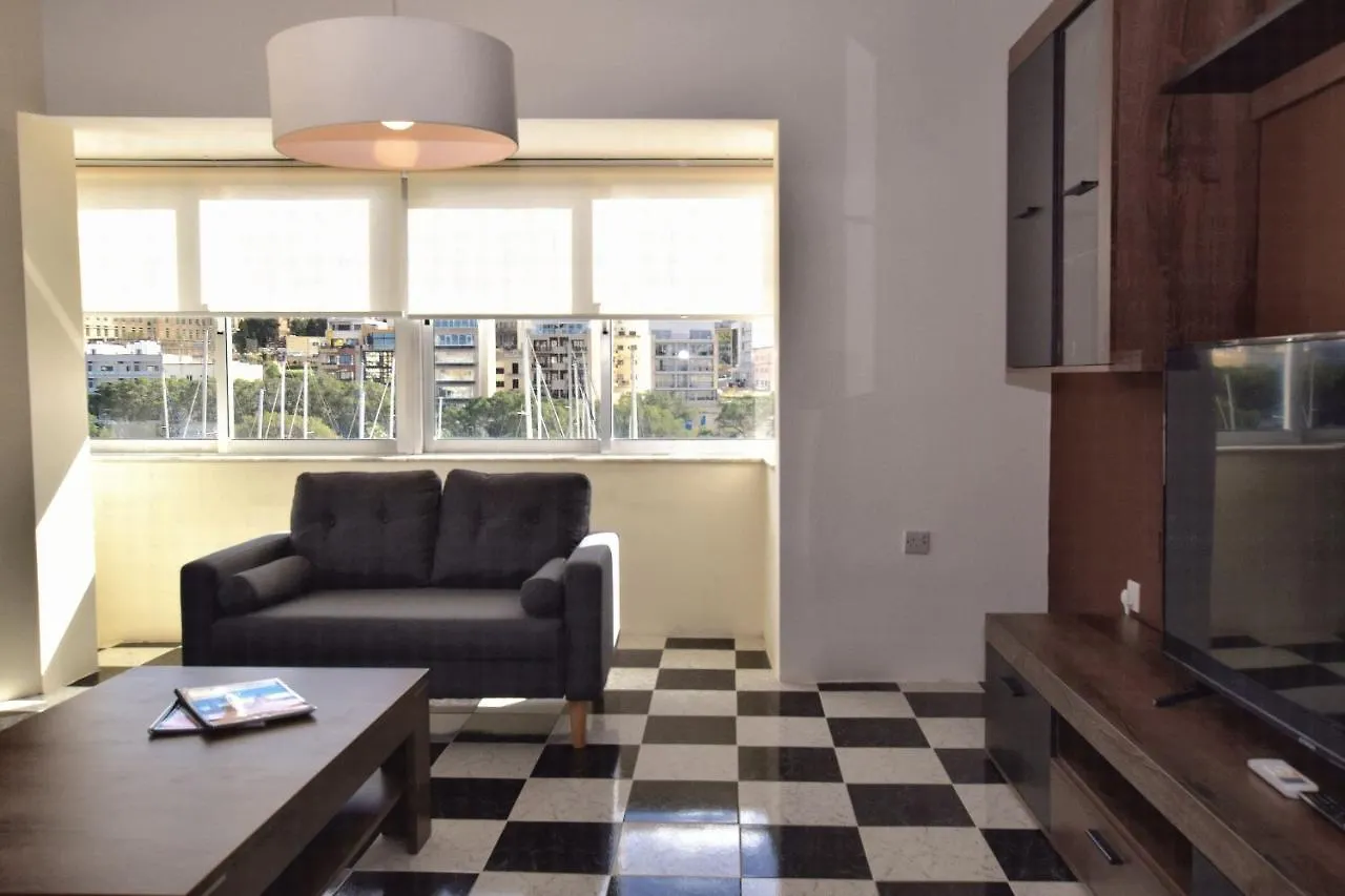 2 Bedroom, Bright & Central Top Floor Apartment - 5 Msida