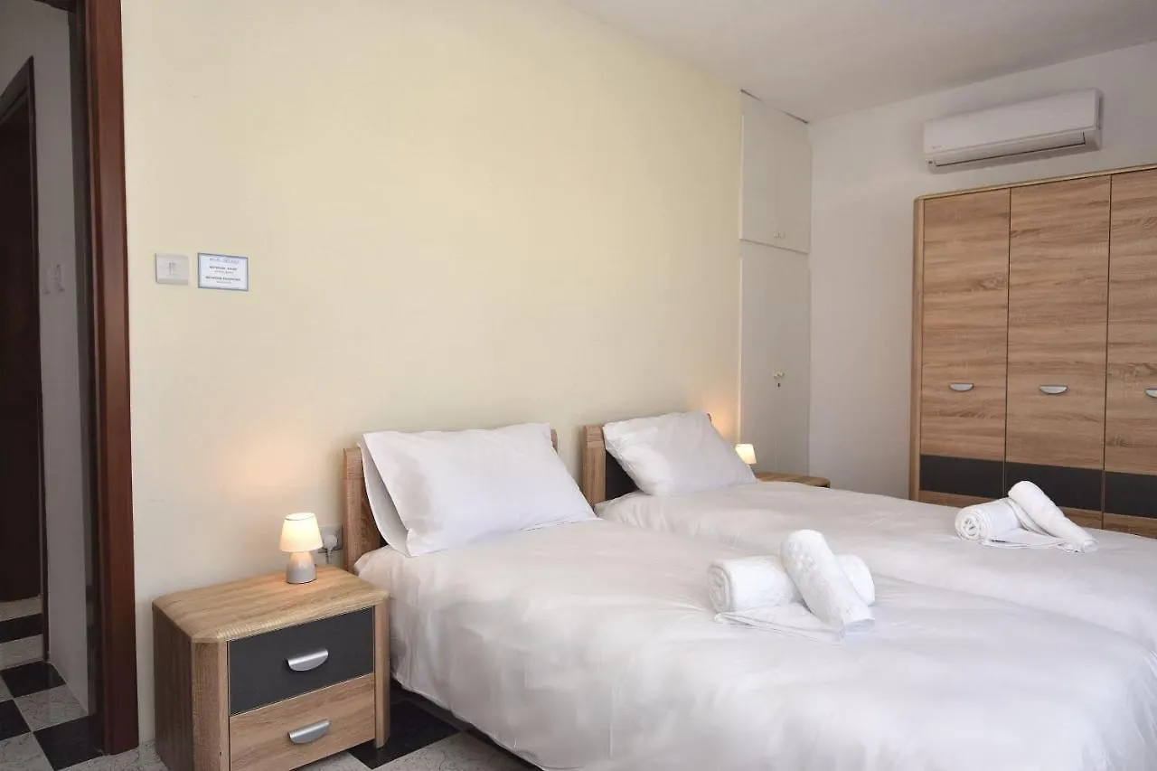 2 Bedroom, Bright & Central Top Floor Apartment - 5 Msida